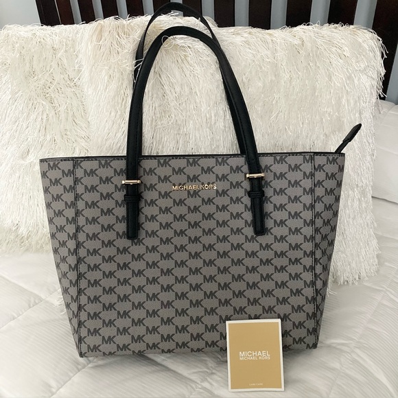 Michael Kors Handbags - Michael Kors Jet Set Travel Tote